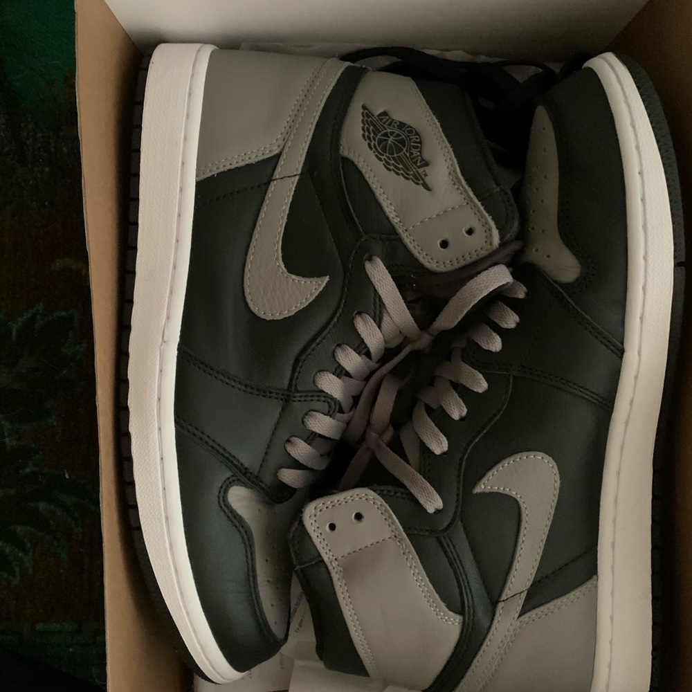 Air Jordan’s 1 “shadow”